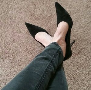 Donald Pliner suede pumps